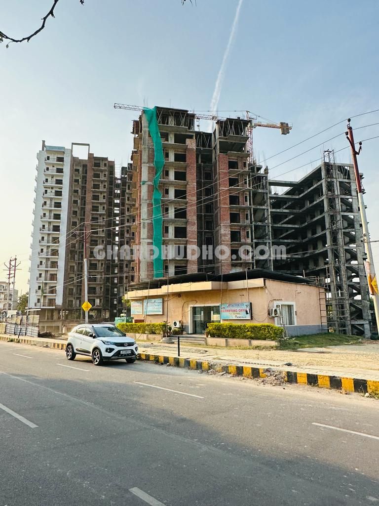 Antriksh Abril Green : 2 & 3 BHK Apartment For Sale In Vrindavan Colony Lucknow